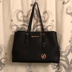 •Michael Kors Hand bag•